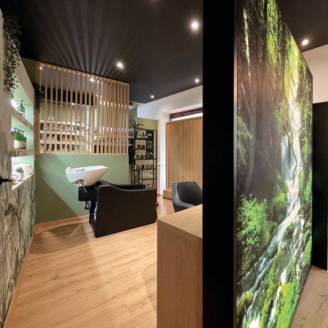 Immagine postazione area lavaggio con elementi decorativi naturali e colori sul verde neutri 